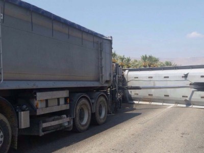 משאית התהפכה ליד שלוחות. כביש 669 נחסם ונפתח לתנועה מחדש