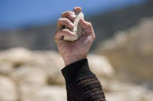 חמור: נערים בגיל 12 יידו אבנים לעבר אמבולנס בנצרת עילית