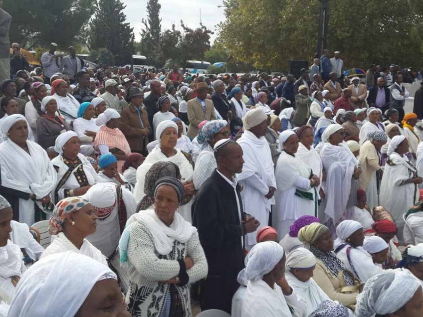 אלפ חוגגים  בני העדה האתיופית בחג הסיגד בירושלים