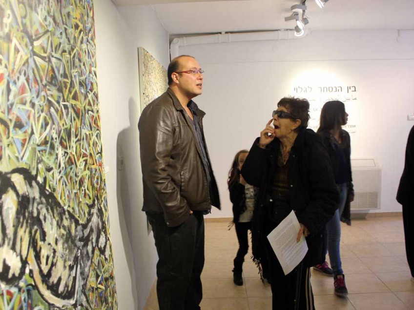 האומן פואד אגברייה בתערוכה