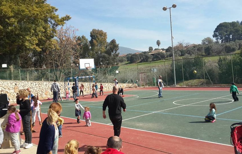 עמק יזרעאל: חונכים מגרש ספורט בקיבוץ מרחביה