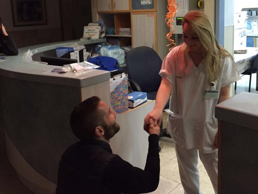 בטבעת זו: הצעת נישואין מרגשת בבית החולים