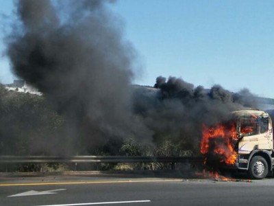 כביש עפולה-טבריה: משאית שהובילה דלק עלתה באש