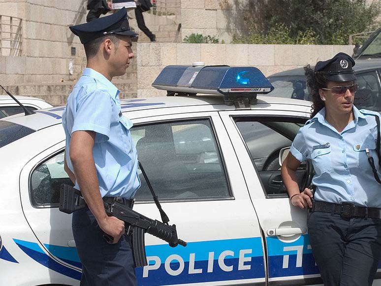 סמים ושקלים: שוטרים פשטו על בית בבית שאן ונדהמו