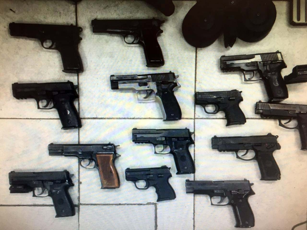באמצעי הלחמה נתפסו 13 אקדחים מסוגים שונים