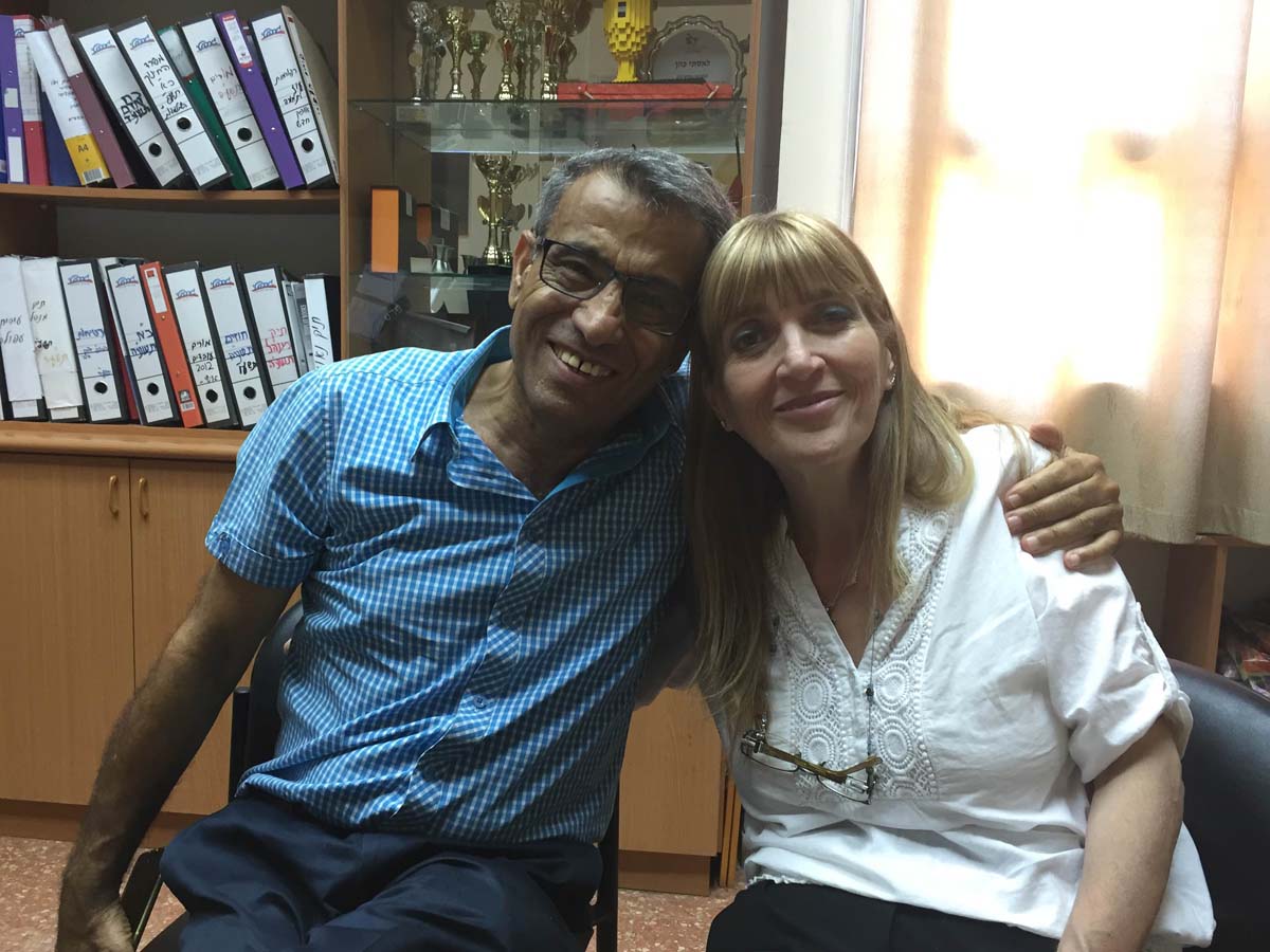 יוסי גושן, יחד עם אסתי כהן, מנהלת כפר הנוער ויצו ניר העמק