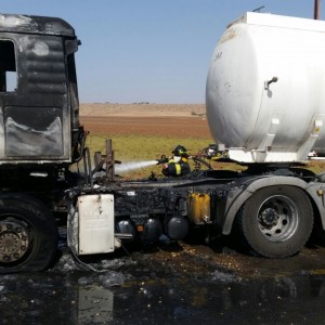 משאית שהובילה חומר כימי עלתה באש