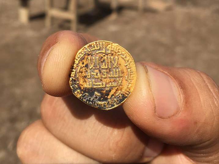 הפתעה נוצצת: בני נוער גילו מטבעות זהב בני כ-1200 שנה