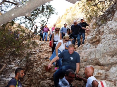 מורה הדרך בטיול של עובדי הגלבוע: עובד נור