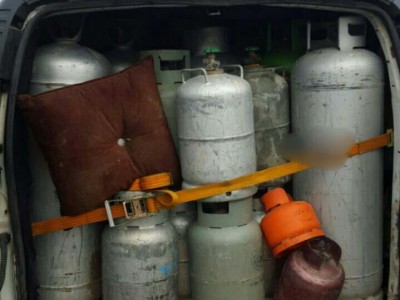 "מריח" לא טוב: נעצרו עם 86 מיכלי גז שהובלו ללא רישיון