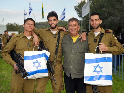 קבוצת פייסבוק חדשה: פרס ישראל לצביקה לוי 'האבא של החיילים הבודדים'