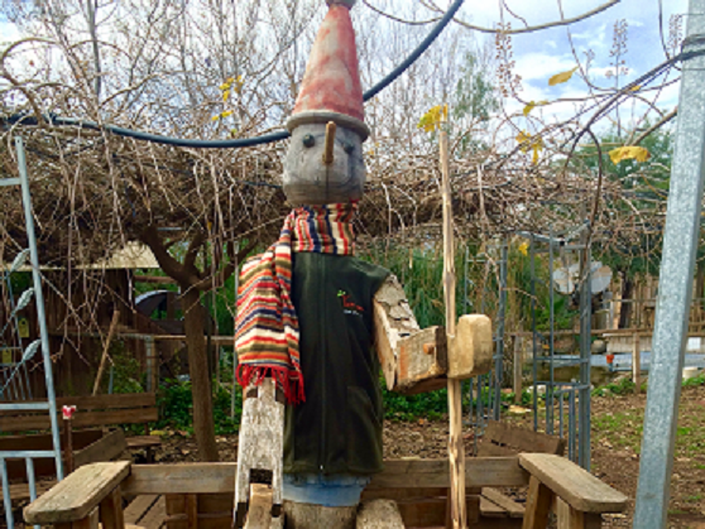פינוקיו בובת העץ המפורסמת בתלבושות מיוחדות לפורים