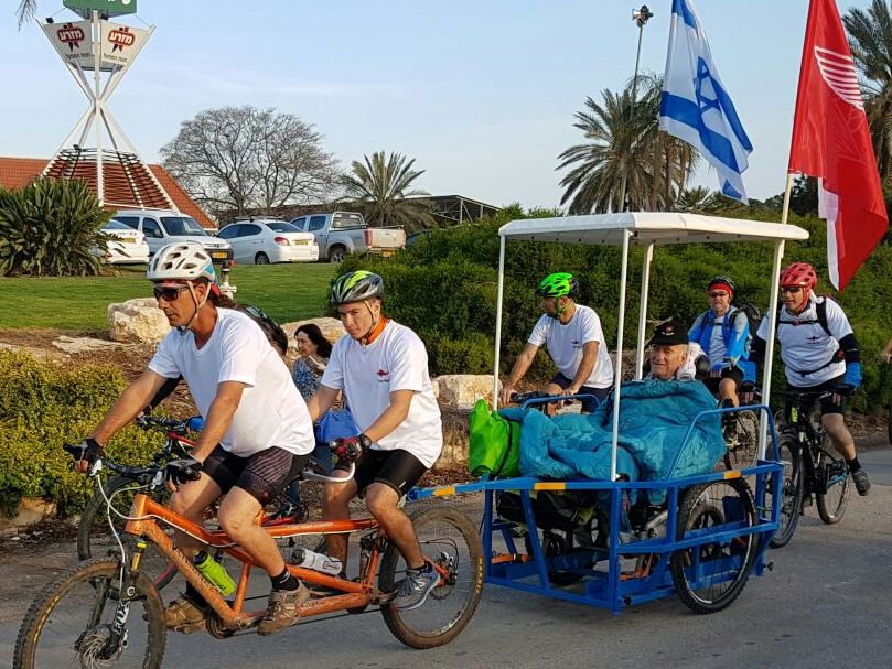 בליווי שני רופאים: צביקה לוי השתתף במסע האופניים ״גלגלים של תקווה״