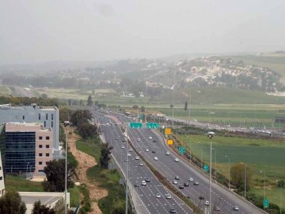 זועמים על עיריית חיפה: יקנעם מנסה להילחם בעומס בכביש 70