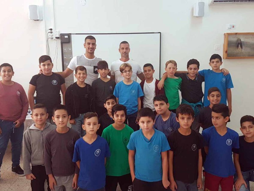 הכדור בידיים שלך