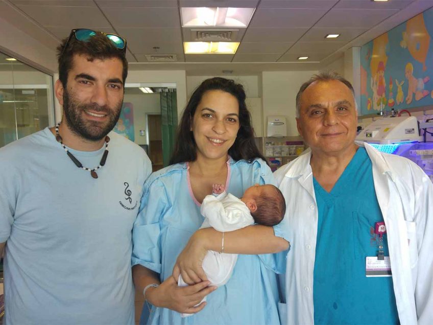 הכל נשאר במשפחה: היולדת פגשה בחדר הלידה את הרופא שיילד אותה לפני 31 שנה