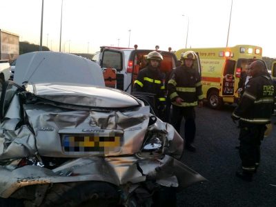 עמק יזרעאל: שני פצועים בתאונת דרכים בין אוטובוס לרכב פרטי
