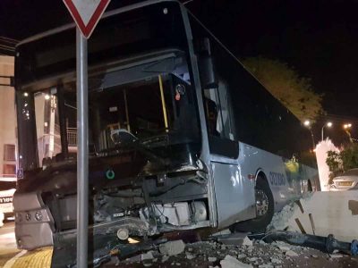 עפולה: נהג אוטובוס נדקר במהלך נסיעה והתנגש בקיר – מצבו קשה