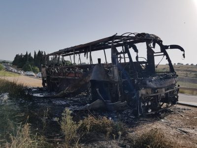 עמק יזרעאל: אוטובוס נשרף כליל- הנהג נפגע ופונה לטיפול רפואי