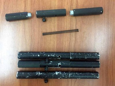 מגדל העמק: המשטרה חשפה ארבעה אקדחים מאולתרים בצורת עט