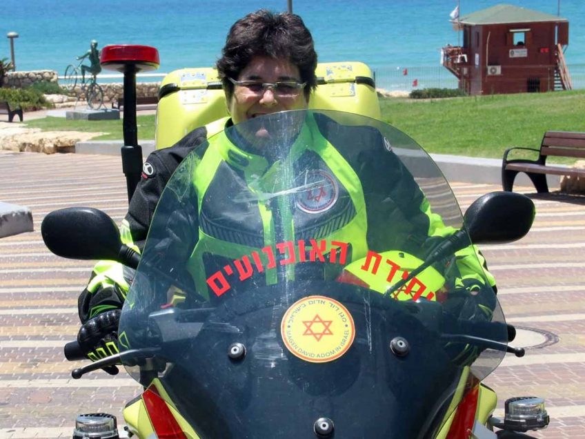 סטפני גליק – האופנוענית מכפר תבור שמצילה חיים