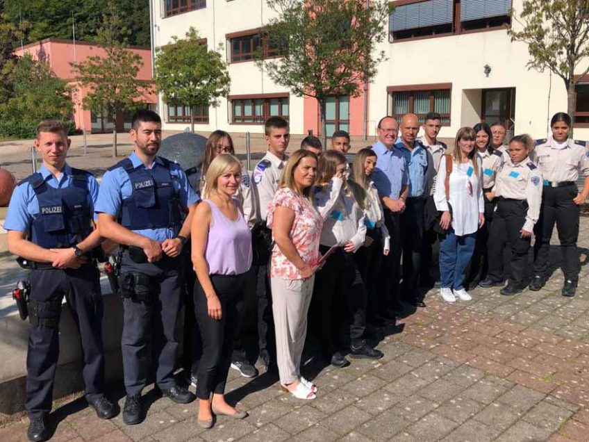 תלמידי מגמת המשטרה בויצו ניר העמק שבו מביקור מקצועי במכללה לשוטרים בגרמניה