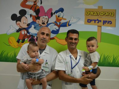 גיבורי היום: סניטרים בביה״ח העמק בעפולה חילצו פעוטות שנלכדו ברכב