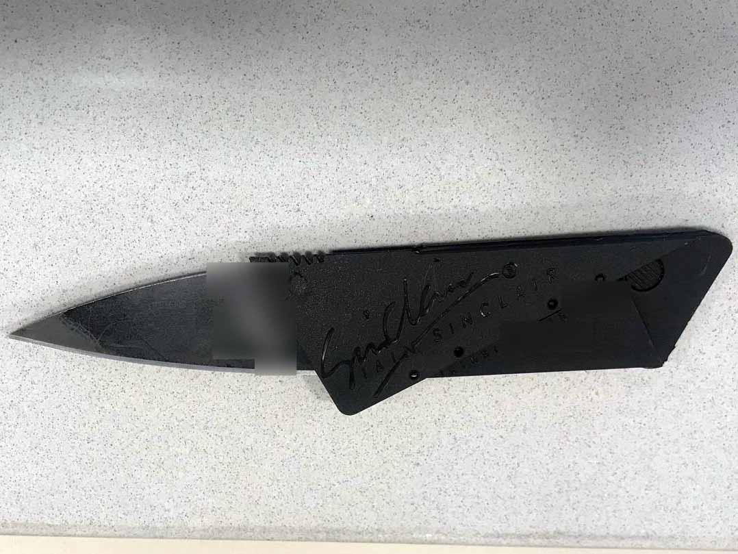 הסכין המסוכנת בגודל מלא 
