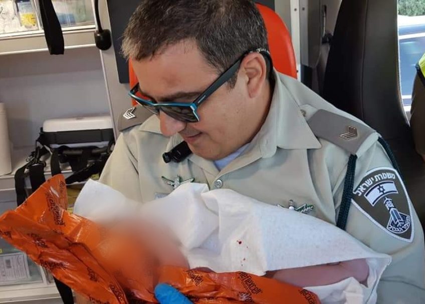 מזל טוב: שוטרי משמר הגבול של משטרת ישראל יילדו אישה