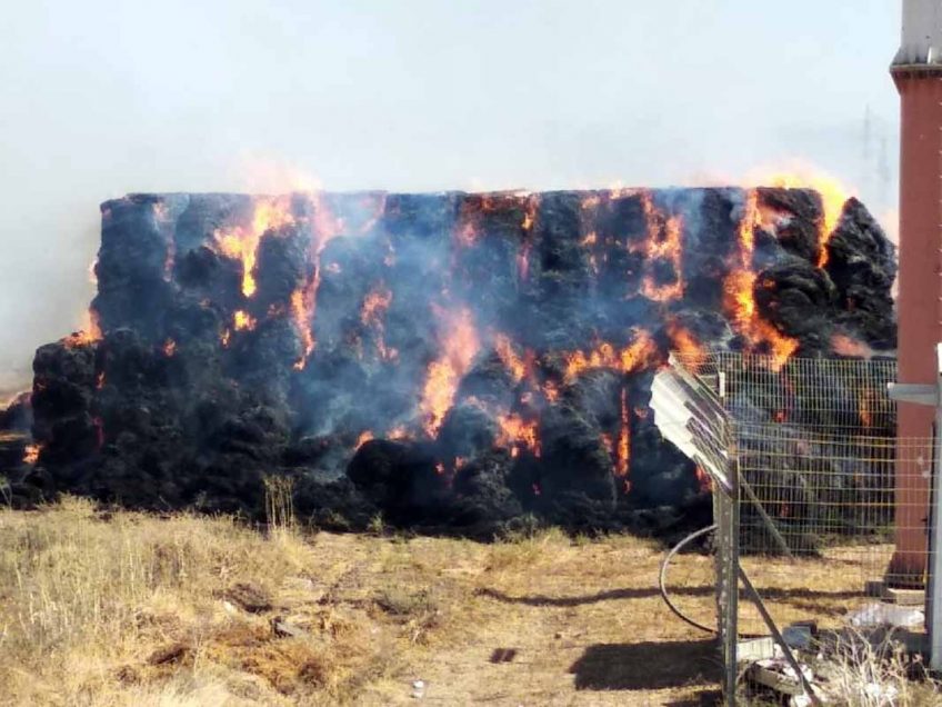 הטרור החקלאי מכה שוב: 928 טונות קש עלו באש, סמוך לבית-אלפא!
