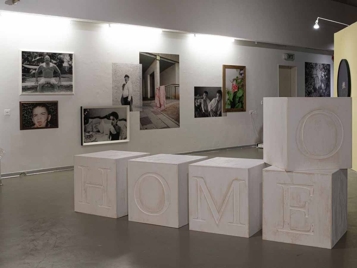העבודות בתערוכה שעוסקת במונח - בית