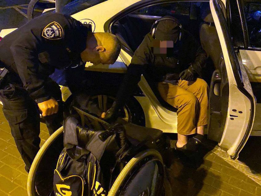 עפולה: צוות השיטור העירוני סייע לנכה על כסא גלגלים שהתקשה לחזור לביתו