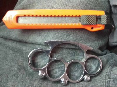 חיפוש מונע: נתפסו אגרופנים, סכינים ומברגי דוקרנים בידי תלמידי ביה"ס בנצרת