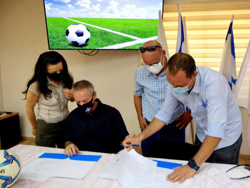 מקדמים את ענף הכדורגל: הסכם שיתוף פעולה אסטרטגי בין מוא"ז גלבוע ל"מרעום-דולפין"