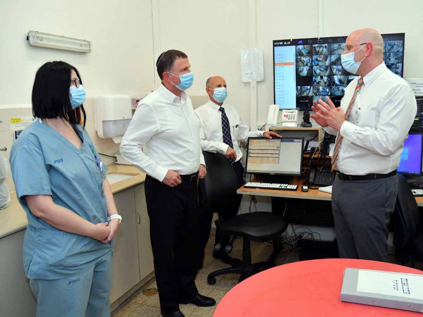 שר הבריאות יולי אדלשטיין ביקר במרכז הרפואי העמק