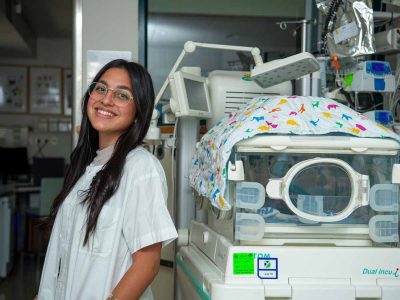 סגירת מעגל מרגשת ב"העמק": צעירה שנולדה בפגייה מבצעת שירות לאומי במרכז הרפואי