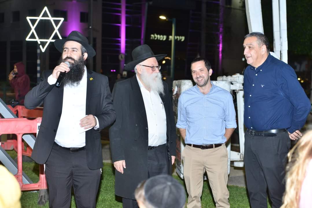 הרב הלוי יחד עם חביב פרץ, אשר מרזר יו''ר מועצה דתית, והרב שמעון רוזנברג