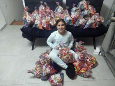 "העמק": בת 8 רכשה בכסף שחסכה משלוחי מנות לילדי מחלקת האונקולוגיה