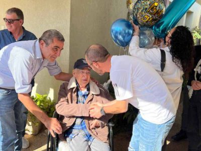 עמל רמת דוד: חגיגה מרגשת למתנדב האהוב בן ה-97