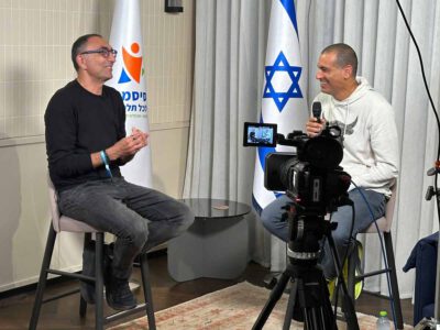 מקוונים מכל הלב: ישראל קטורזה מתחבר לתלמידי ישראל במשדר מיוחד