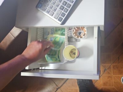 פשיטה על מועדון הימורים בלתי חוקי