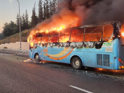 נמנעה התפשטות: אוטובוס נשרף במחלף הסוללים