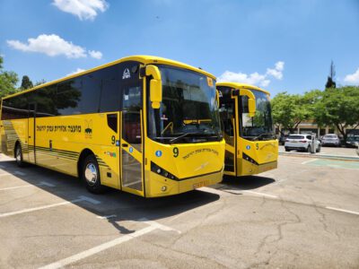 צהוב עולה: שני אוטובוסים צהובים חדשים במועצה האזורית עמק יזרעאל
