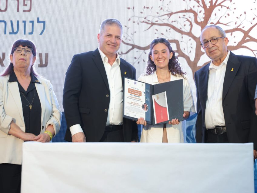 מוריה בן חמו שמתנדבת בבית אורי בעפולה: זוכת פרס לנוער מתנדב מצטיין על שם אלעד ריבן ז"ל