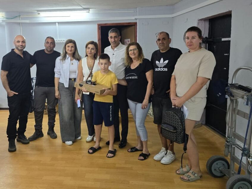 מגדל העמק: 283 מחשבים היברידיים חולקו לכל תלמידי שכבה ד'