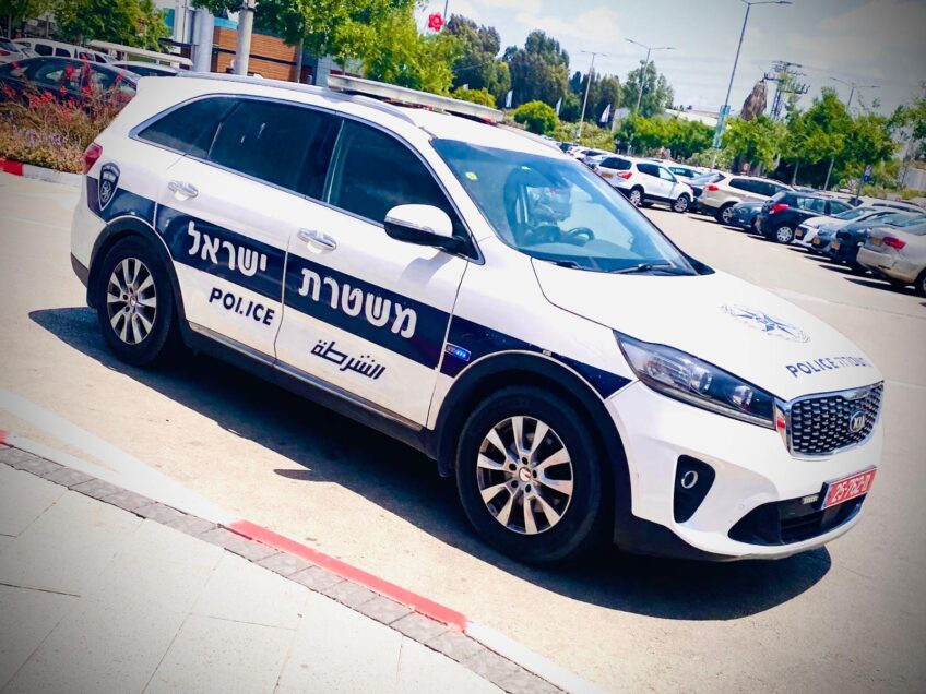 אחרי ירי אזהרה באוויר: שב"ח שברח משוטרת נתפס בכביש בין צומת מגידו לתישבי