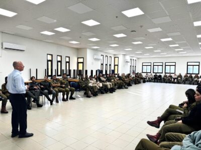 עפולה: פושטים מדים בדרך לאזרחות