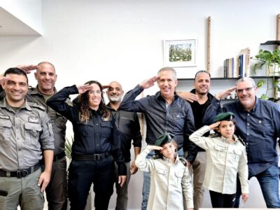 ניידת משאלות משטרתית ומחלקת הבטחון של מגידו אירחו את ליבי ואופיר מנחל עוז