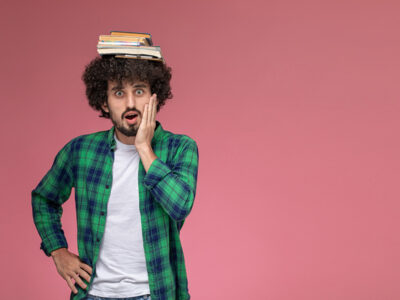 סערה במכללה האקדמית עמק יזרעאל: דגל פלסטין נראה ברקע של מרצה בשיעור בזום