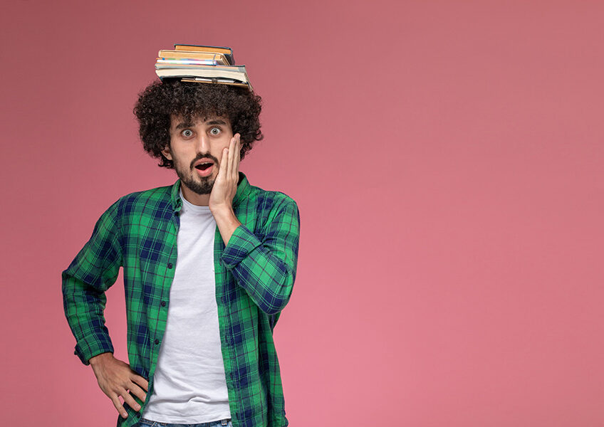 סערה במכללה האקדמית עמק יזרעאל: דגל פלסטין נראה ברקע של מרצה בשיעור בזום